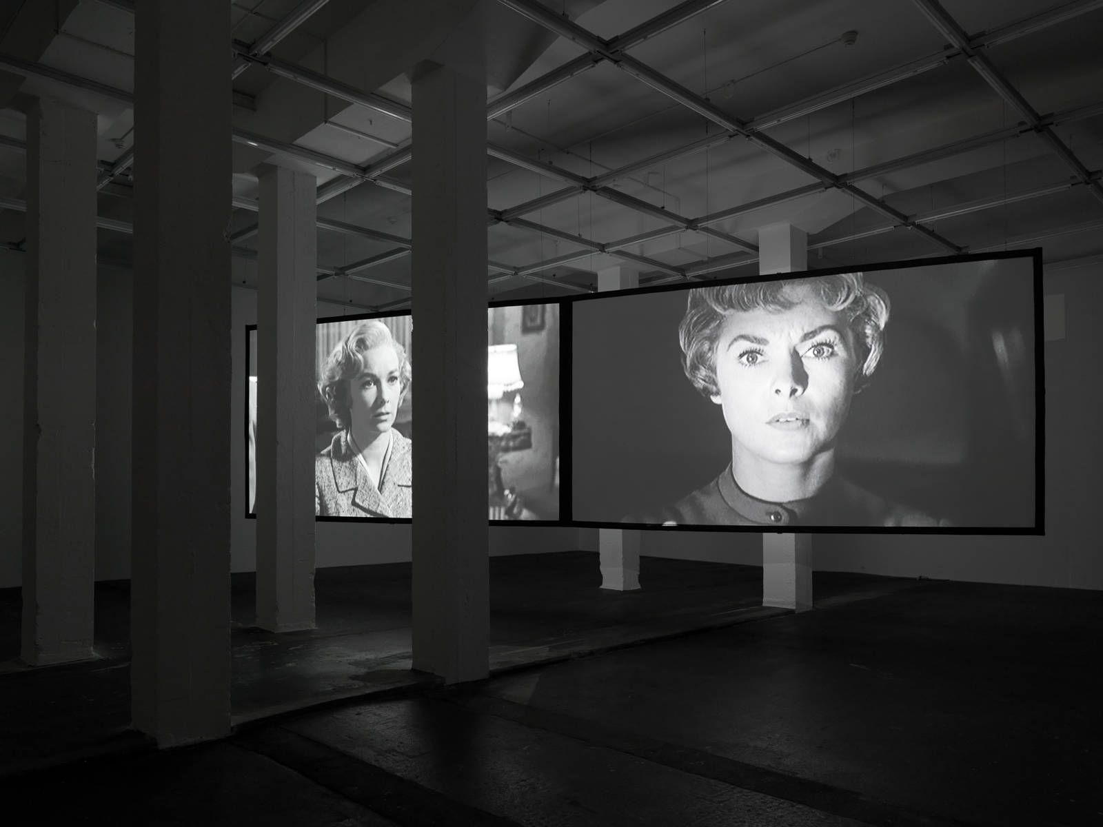 Douglas Gordon / "24 Hour Psycho Back and Forth and To and Fro", exhibition view, Galerie Eva Presenhuber, Zürich