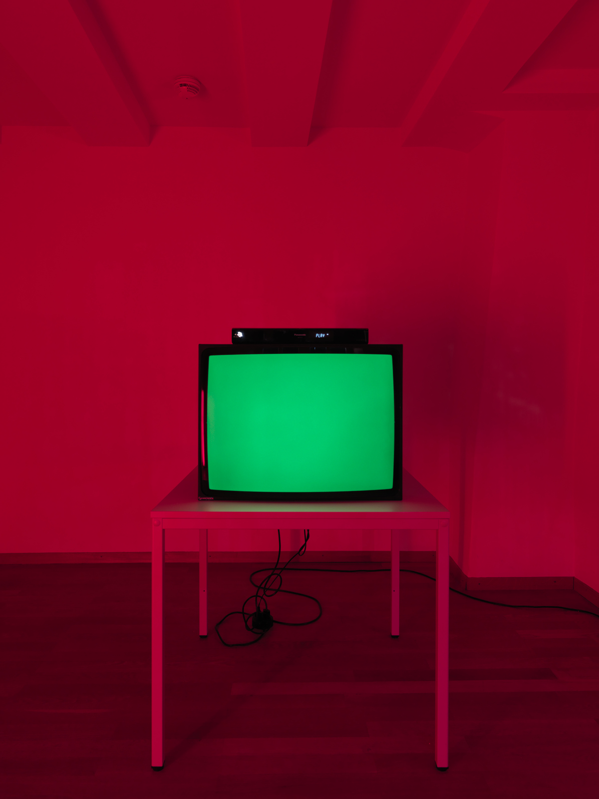 Heimo Zobernig / "Ohne Titel (In Red)", exhibition view, Kunsthalle Zürich / 2011