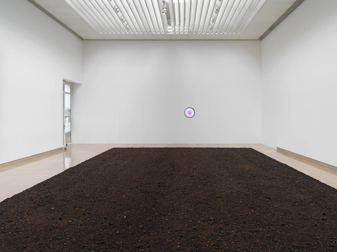 Ugo Rondinone / "Becoming Soil", exhibition view, Carrée d'Art, Nimes / 2016