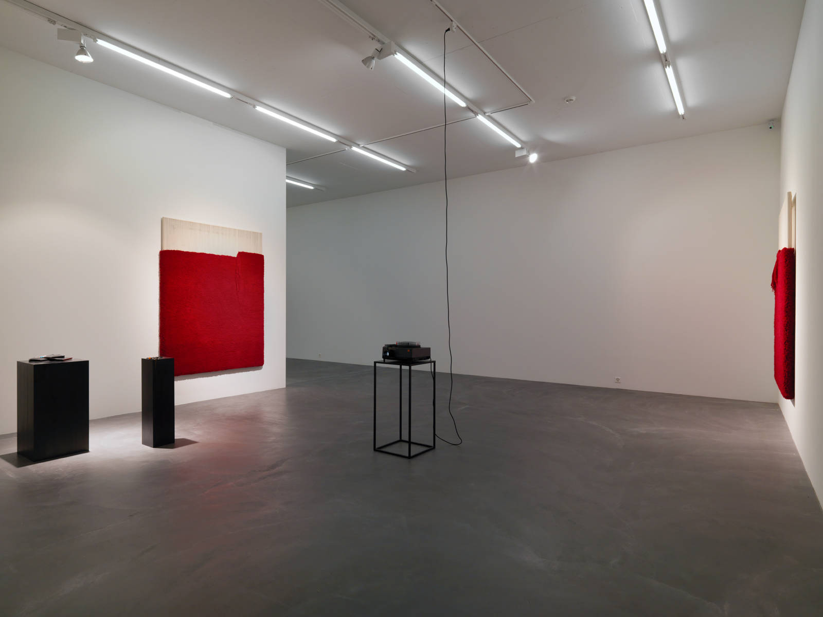 Latifa Echakhch / Exhibition view, Galerie Eva Presenhuber, Zürich / 2016