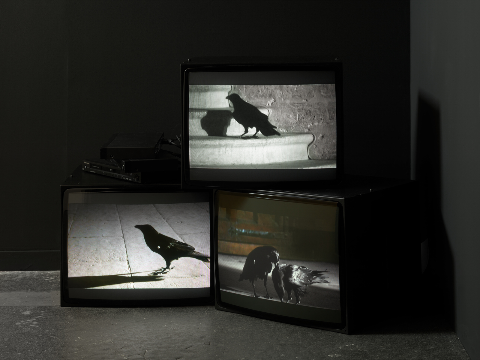 Douglas Gordon / "24 Hour Psycho Back and Forth and To and Fro", exhibition view, Galerie Eva Presenhuber, Zürich / 2009