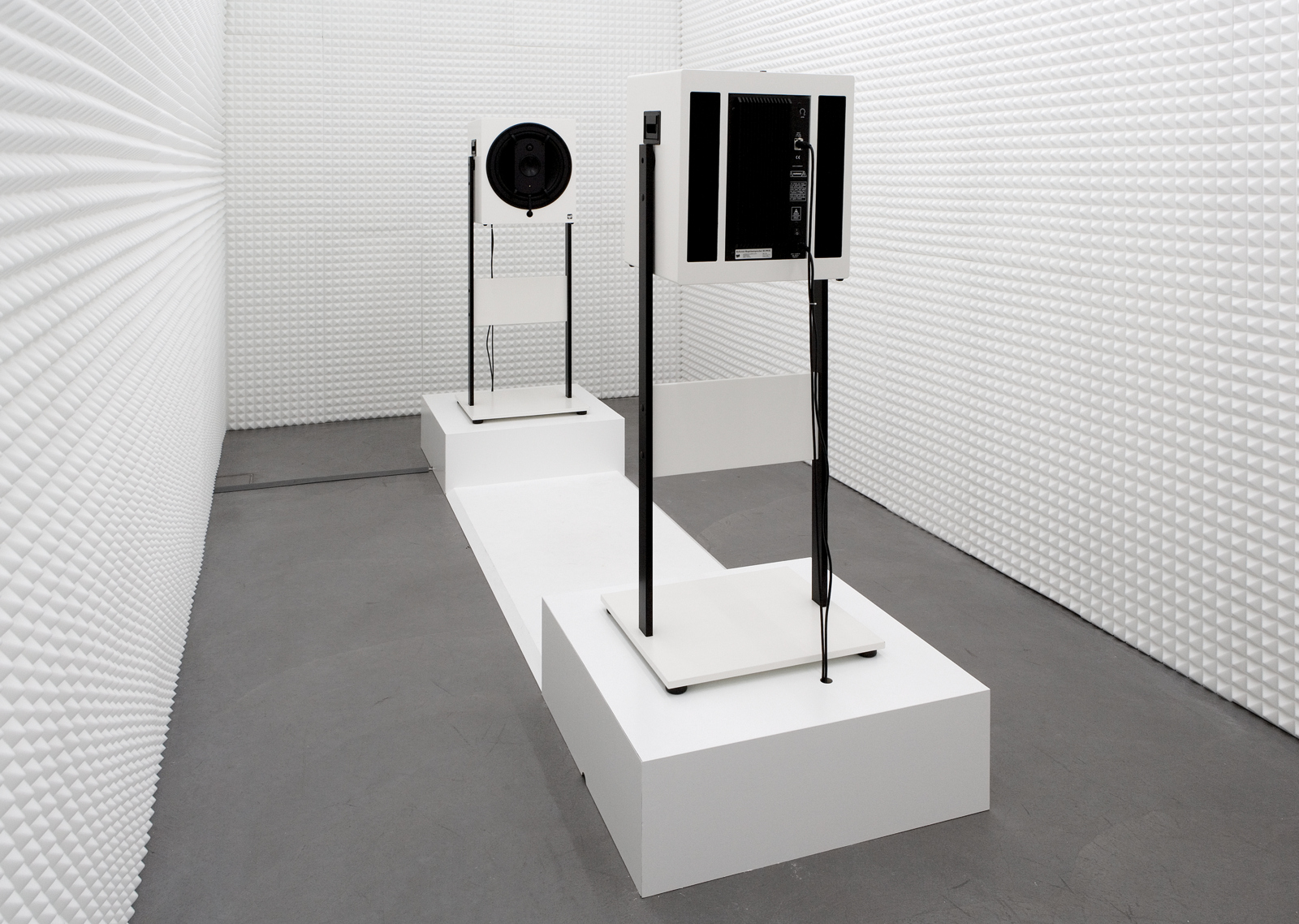 Carsten Nicolai / "static fades", exhibition view, Haus Konstruktiv, Zürich  / 2009
