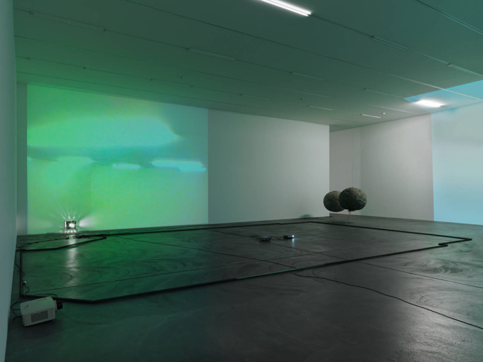 Tobias Madison / Exhibition view, Kunsthalle Zürich / 2013