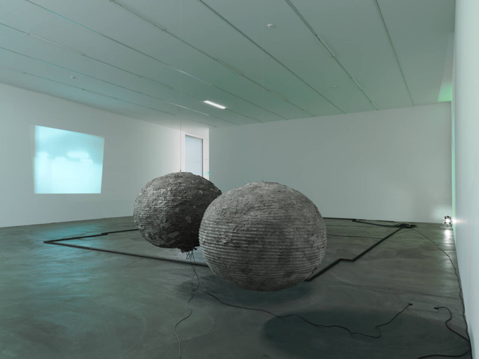 Tobias Madison / Exhibition view, Kunsthalle Zürich / 2013