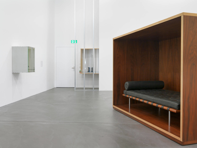 Haim Steinbach / Exhibition view, Kunsthalle Zürich / 2015