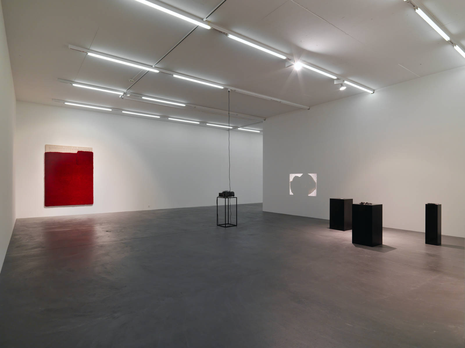 Latifa Echakhch / Exhibition view, Galerie Eva Presenhuber, Zürich / 2016
